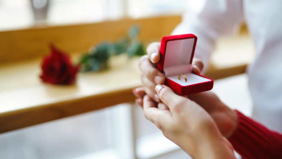 Cum să alegi inelul de logodnă perfect: 7 sfaturi esențiale